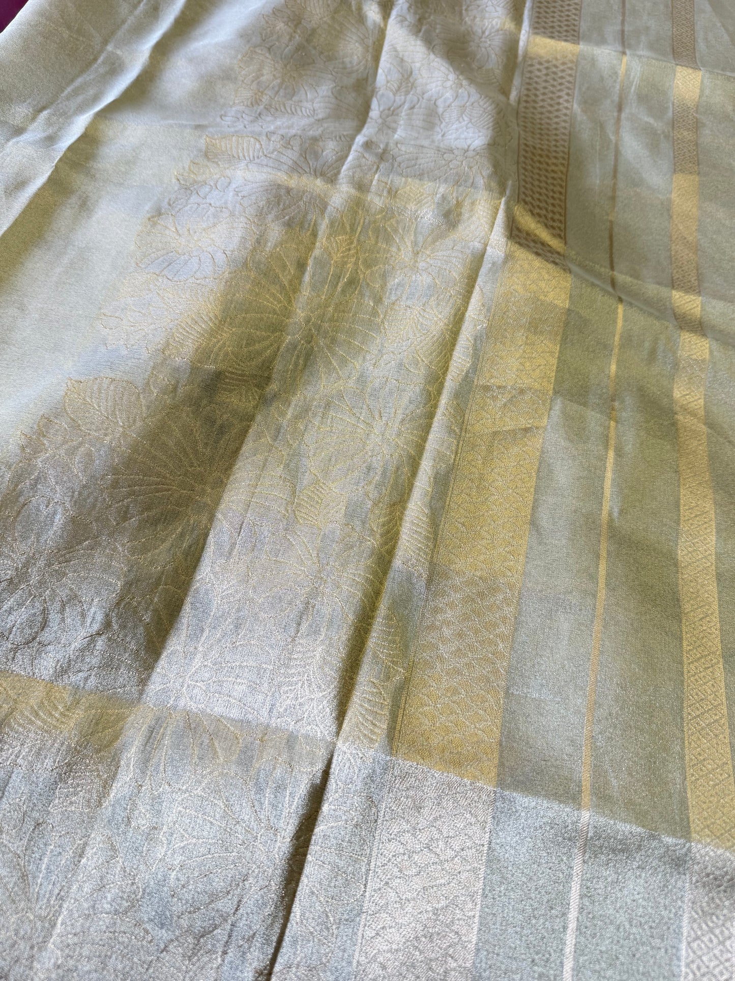Premium Banarasi Suit with handwork detailing & banarasi duppata with pure crepe lowers š¤
