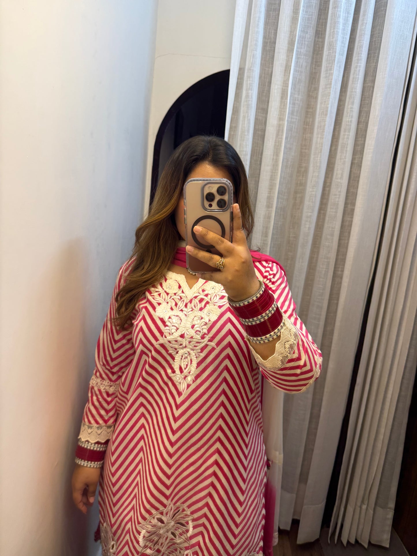 Gulabi cutwork embroidered kurta with farshi salwar & tie & dye Duppata 🌷