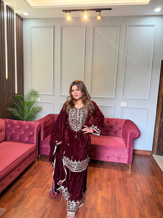 Luxurious Velvet Garara Mirror & Gotta Suit