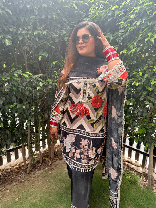 Pakistani Pure Crepe Digital Print Black Farshi Suit ✨