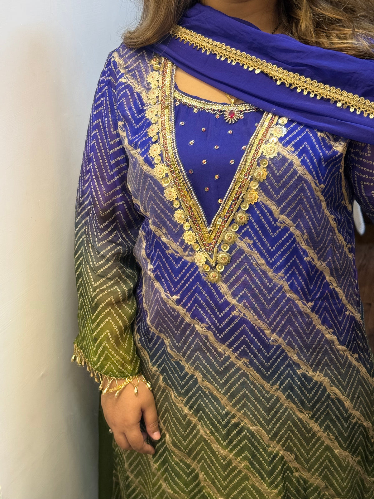 Ombré Pure Organza Handwork Farshi Suit 💙💚